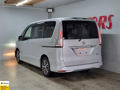 2015 Nissan Serena - Thumbnail