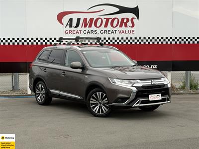 2022 Mitsubishi Outlander - Thumbnail