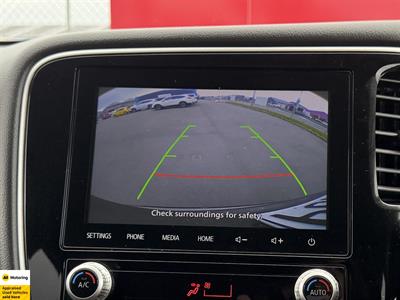 2022 Mitsubishi Outlander - Thumbnail