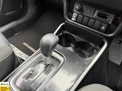 2022 Mitsubishi Outlander - Thumbnail