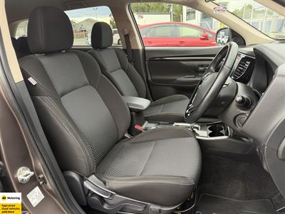 2022 Mitsubishi Outlander - Thumbnail