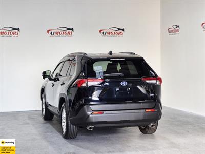 2019 Toyota RAV4 - Thumbnail