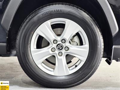 2019 Toyota RAV4 - Thumbnail
