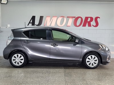 2013 Toyota Aqua - Thumbnail