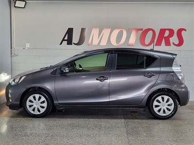 2013 Toyota Aqua - Thumbnail