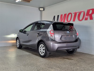 2013 Toyota Aqua - Thumbnail