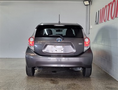 2013 Toyota Aqua - Thumbnail