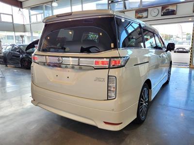 2017 Nissan Elgrand - Thumbnail