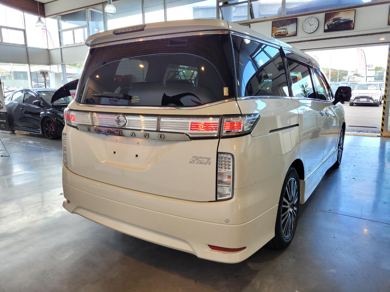 2017 Nissan Elgrand