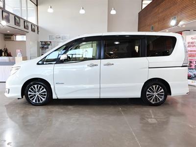 2015 Nissan Serena - Thumbnail