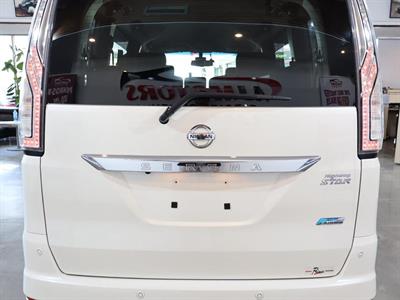 2015 Nissan Serena - Thumbnail