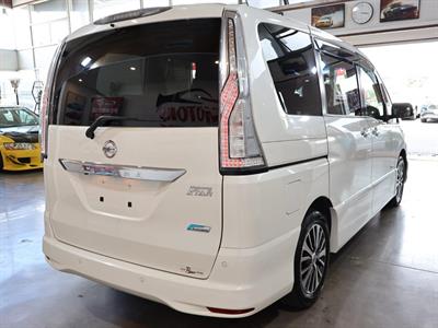 2015 Nissan Serena - Thumbnail