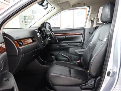 2013 Mitsubishi Outlander - Thumbnail