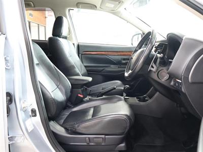 2013 Mitsubishi Outlander - Thumbnail