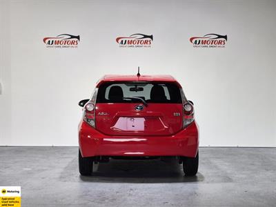 2013 Toyota Aqua - Thumbnail