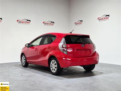 2013 Toyota Aqua - Thumbnail