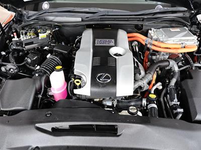 2013 Lexus IS 300h - Thumbnail