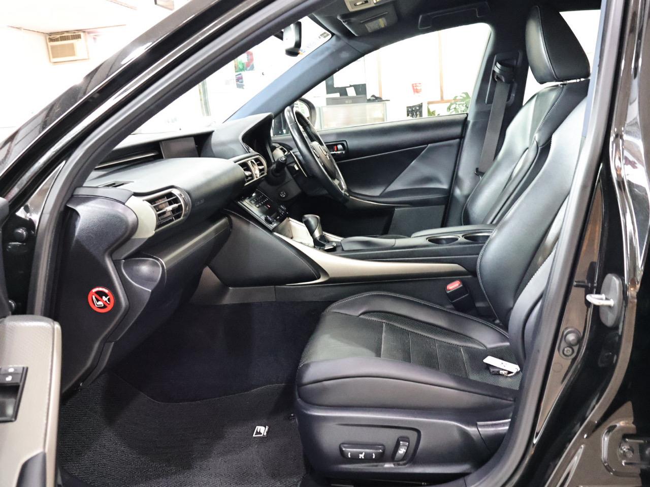 2013 Lexus IS 300h