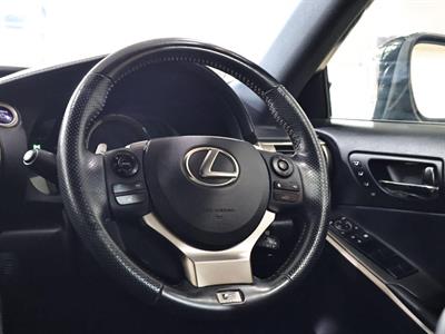 2013 Lexus IS 300h - Thumbnail