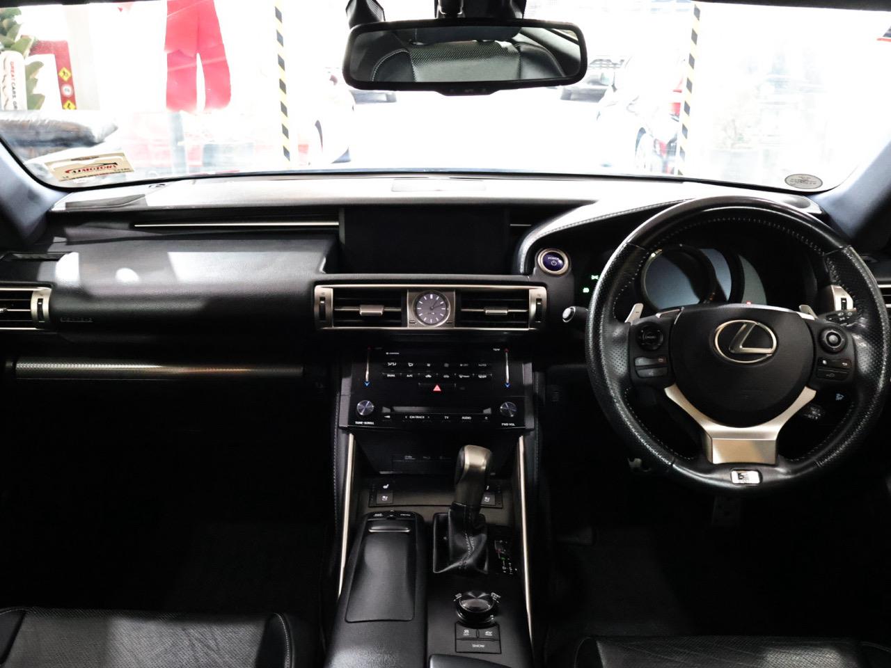 2013 Lexus IS 300h