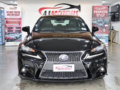 2013 Lexus IS 300h - Thumbnail