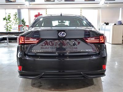 2013 Lexus IS 300h - Thumbnail