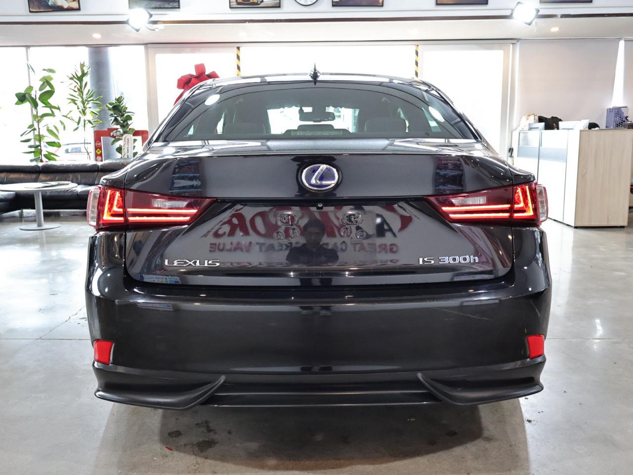 2013 Lexus IS 300h