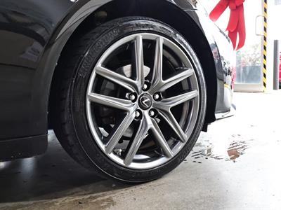 2013 Lexus IS 300h - Thumbnail