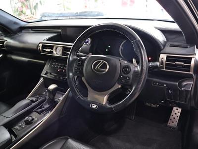2013 Lexus IS 300h - Thumbnail