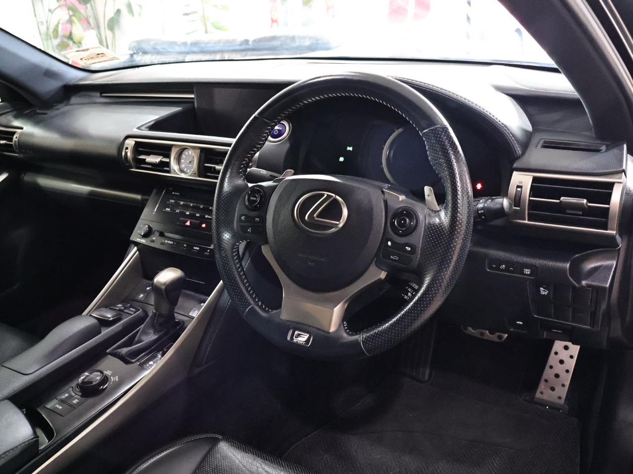 2013 Lexus IS 300h
