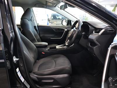 2022 Toyota RAV4 - Thumbnail