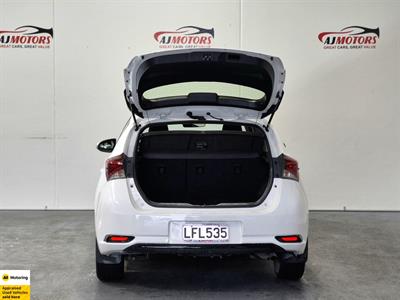 2018 Toyota Corolla - Thumbnail