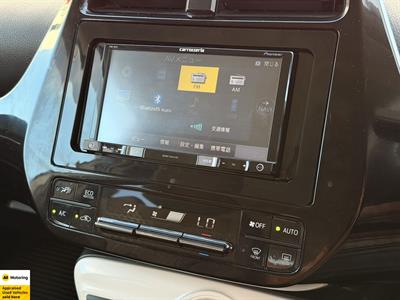 2016 Toyota Prius - Thumbnail