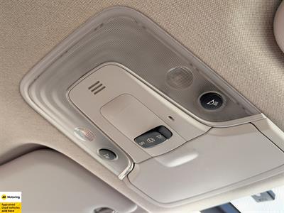 2016 Toyota Prius - Thumbnail