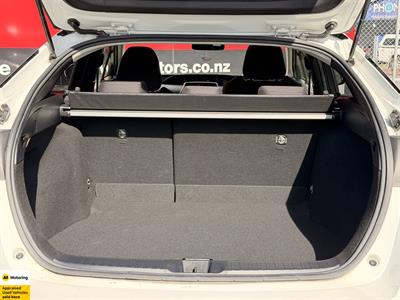 2016 Toyota Prius - Thumbnail