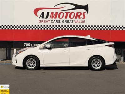 2016 Toyota Prius - Thumbnail