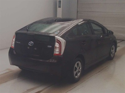 2015 Toyota Prius - Thumbnail