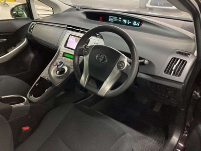 2015 Toyota Prius - Thumbnail
