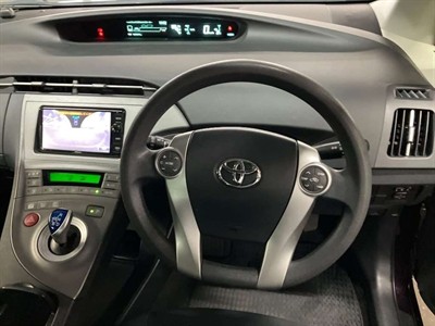 2015 Toyota Prius - Thumbnail