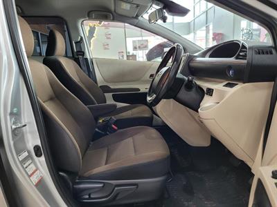 2017 Toyota Sienta - Thumbnail