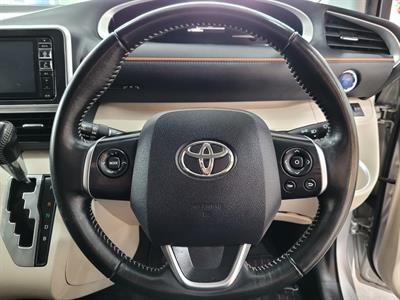 2017 Toyota Sienta - Thumbnail