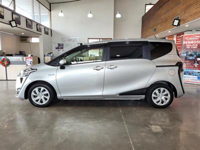 2017 Toyota Sienta - Thumbnail