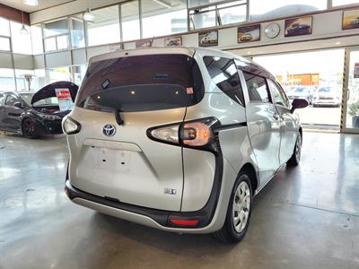 2017 Toyota Sienta - Thumbnail