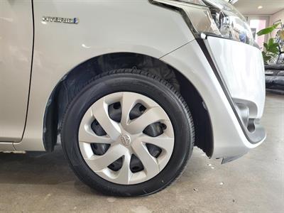 2017 Toyota Sienta - Thumbnail