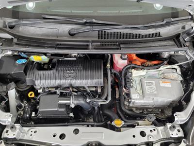 2017 Toyota Sienta - Thumbnail