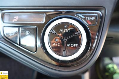 2017 Toyota Aqua - Thumbnail