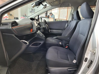 2016 Toyota Sienta - Thumbnail