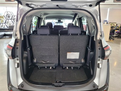 2016 Toyota Sienta - Thumbnail