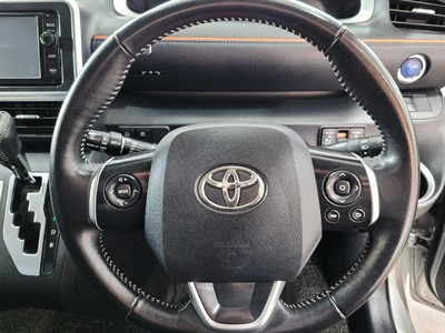 2016 Toyota Sienta - Thumbnail