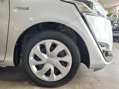 2016 Toyota Sienta - Thumbnail